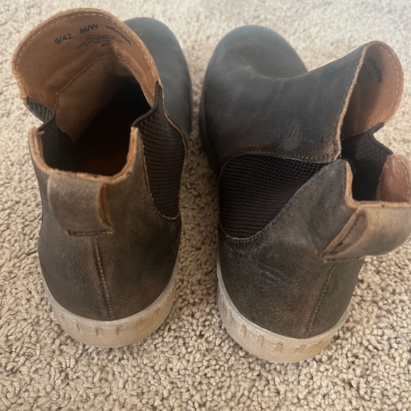 Shoes - Picture 4 of 4